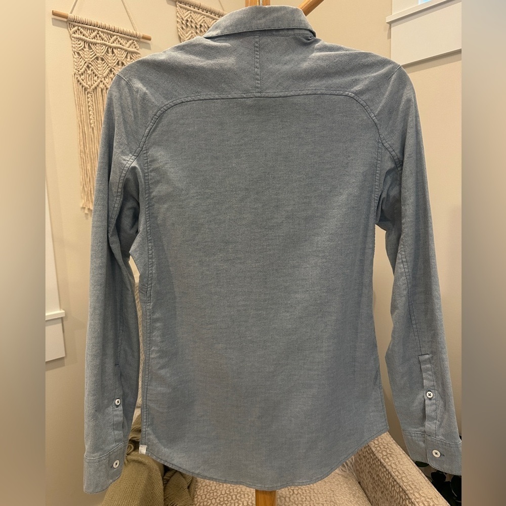 lululemon XS Light Blue Chambray Button Front Shirt Slim Fit - Picture 3 of 3
